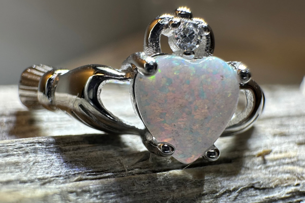 How to Wear a Claddagh Ring