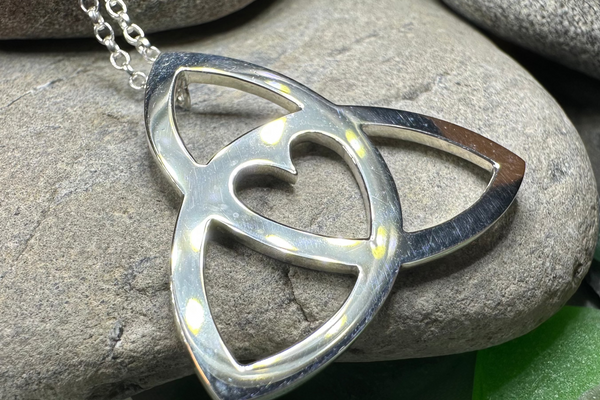 The Hidden Meaning Behind 10 Celtic Knots (One Might Be Your Ancestor's Secret)