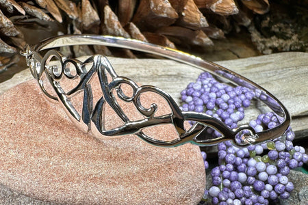 Best Irish and Scottish Jewelry Gifts for Teens (+ Quick Styling Tips Teens Actually Use)