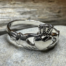 Load image into Gallery viewer, Vow Irish Claddagh Ring

