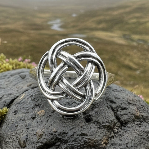 Load image into Gallery viewer, Ailre Celtic Knot Ring in Sterling Silver

