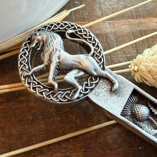 Thistle Scotland Lion Kilt Pin in Pewter