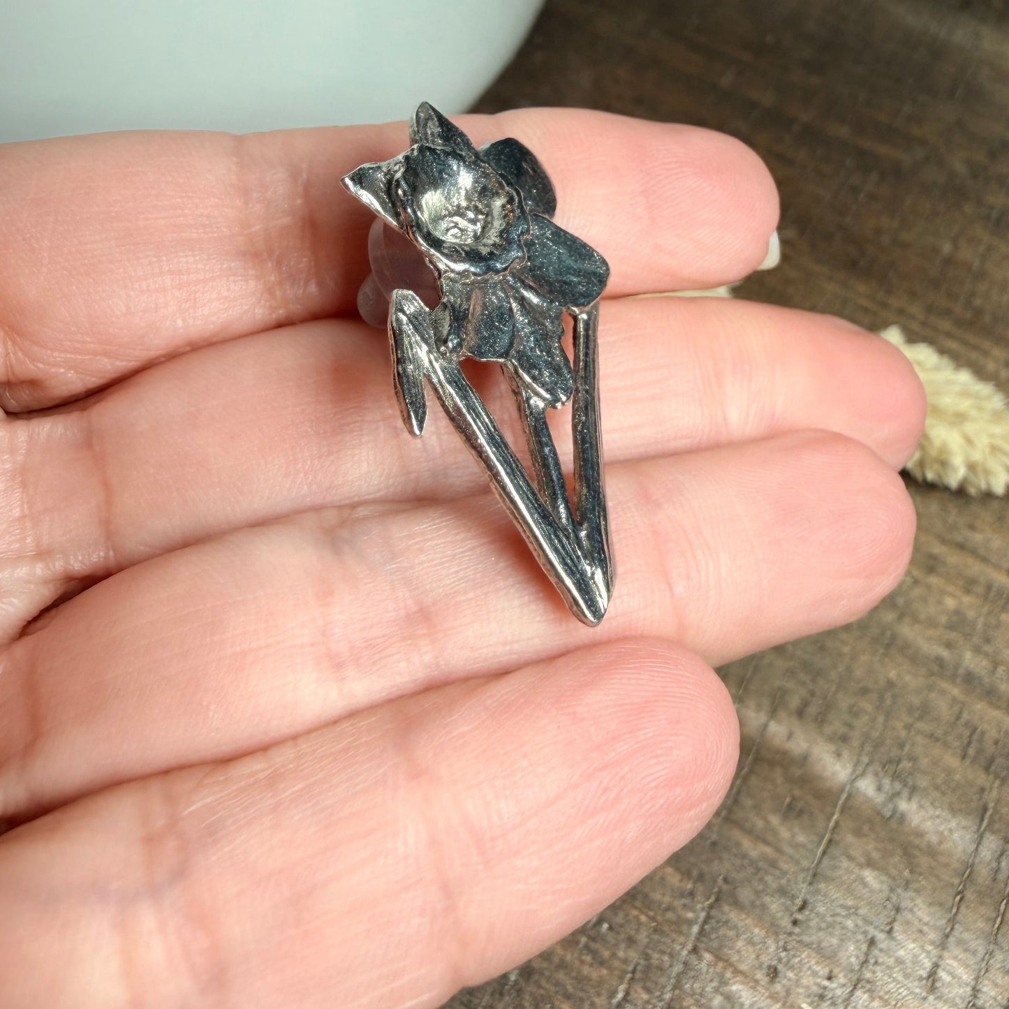 Welsh Daffodil Lapel Pin in Pewter
