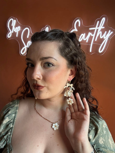 Load image into Gallery viewer, Sunday Daisy Bunny Dangle Earrings for Women
