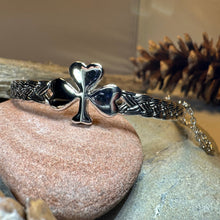 Load image into Gallery viewer, Shamrock Bracelet
