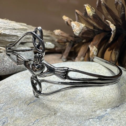 Load image into Gallery viewer, Ireland Claddagh Cuff Bracelet
