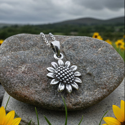 Fonnail Sunflower Necklace in Sterling Silver