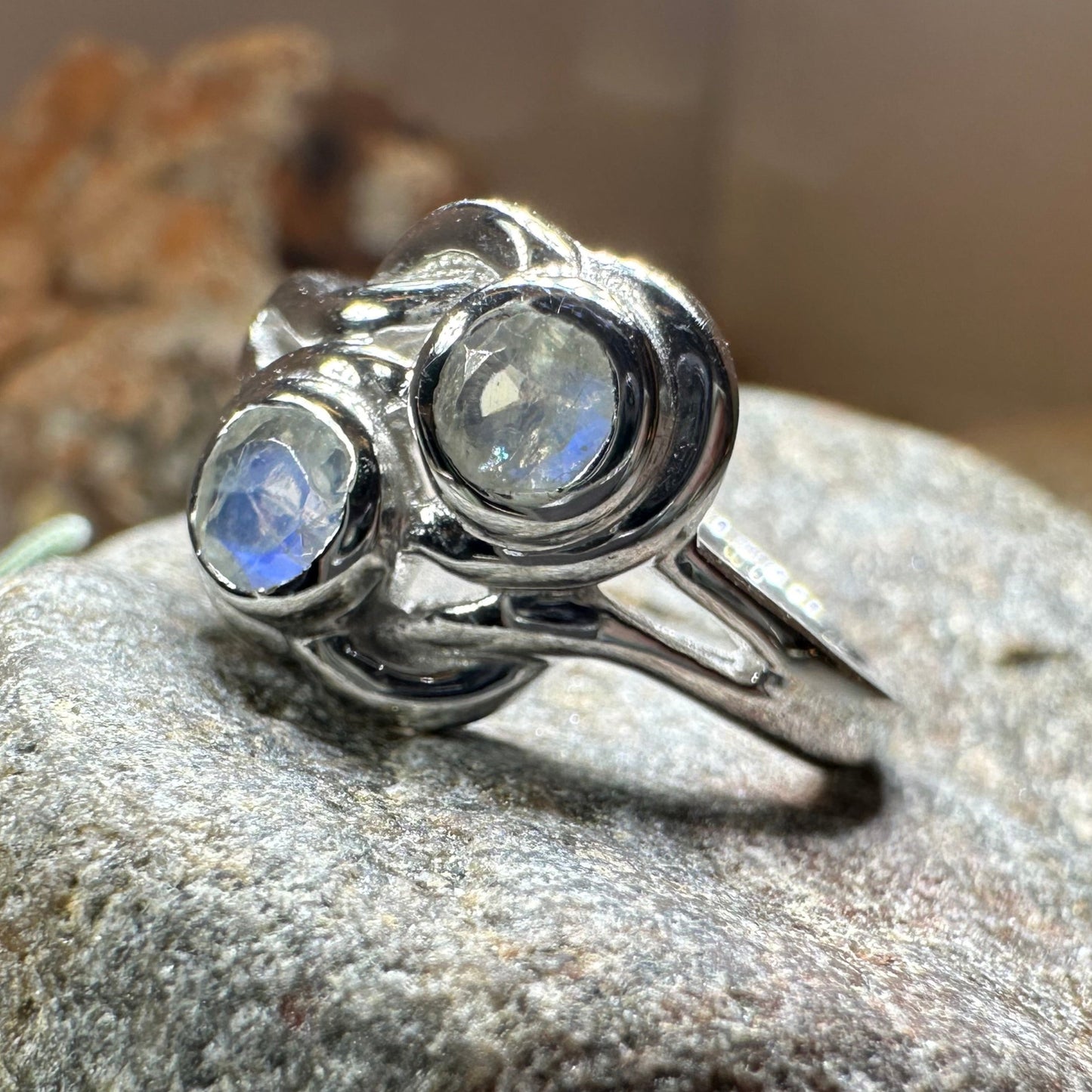 Goldevia Moonstone Ring in silver
