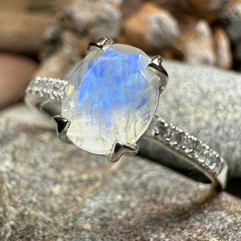Load image into Gallery viewer, Emiliana Moonstone Promise Ring
