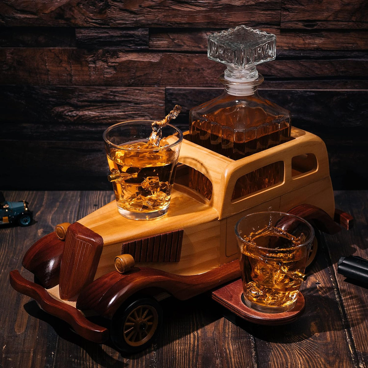 Old Fashioned Car Whiskey Decanter Set & 2 Whisky Glasses