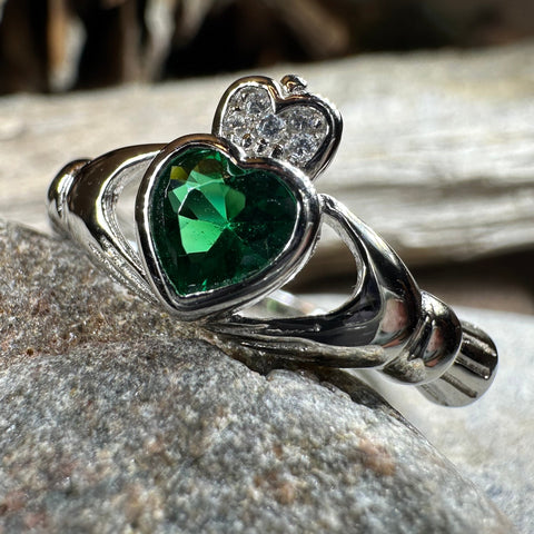 Load image into Gallery viewer, Emerald Meadow Irish Claddagh Ring
