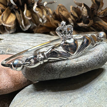 Load image into Gallery viewer, Ballisodare Claddagh Bracelet
