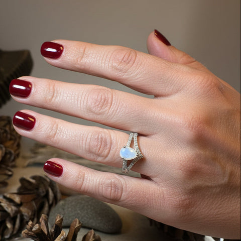 Load image into Gallery viewer, Chevron Moonstone Ring in Sterling Silver
