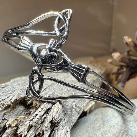 Load image into Gallery viewer, Ireland Claddagh Cuff Bracelet
