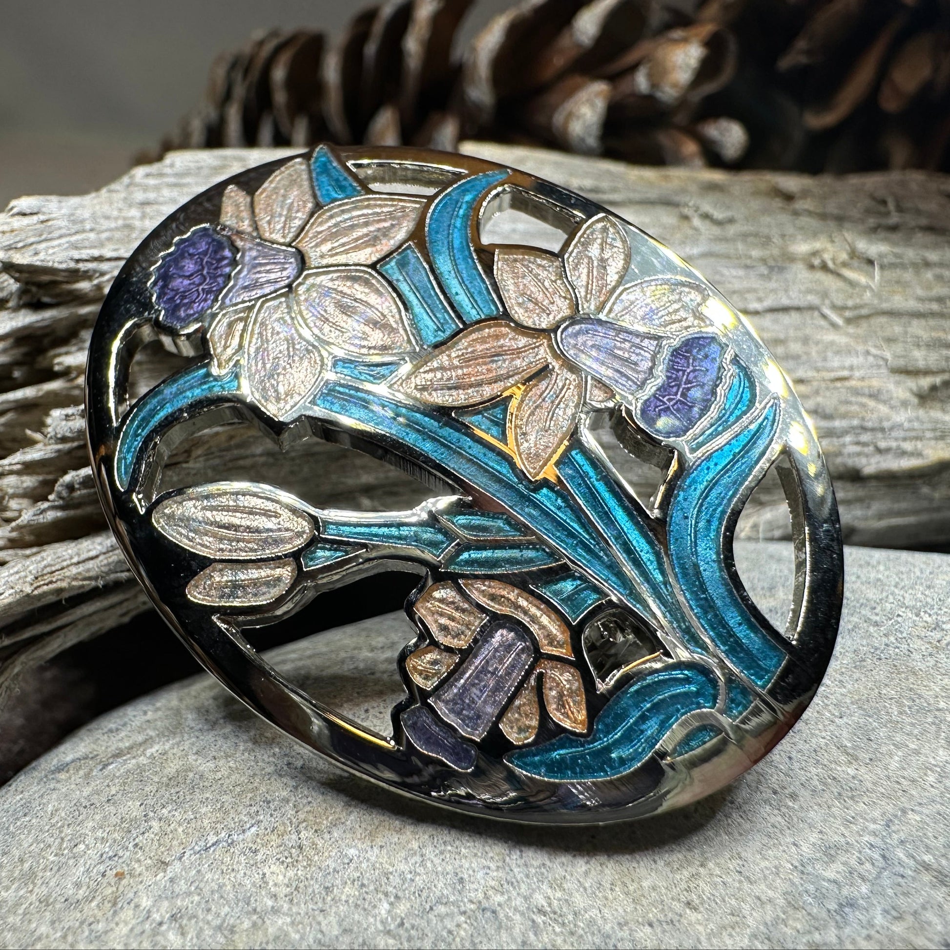 Daffodils of Wales Brooch — view 5