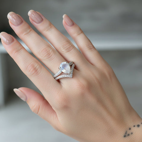 Load image into Gallery viewer, Chevron Moonstone Ring in Sterling Silver
