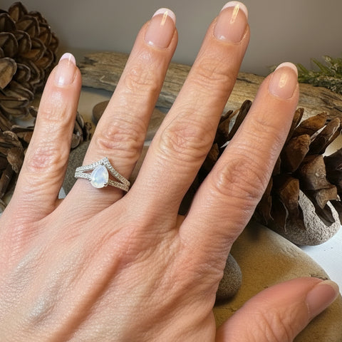 Load image into Gallery viewer, Chevron Moonstone Ring in Sterling Silver
