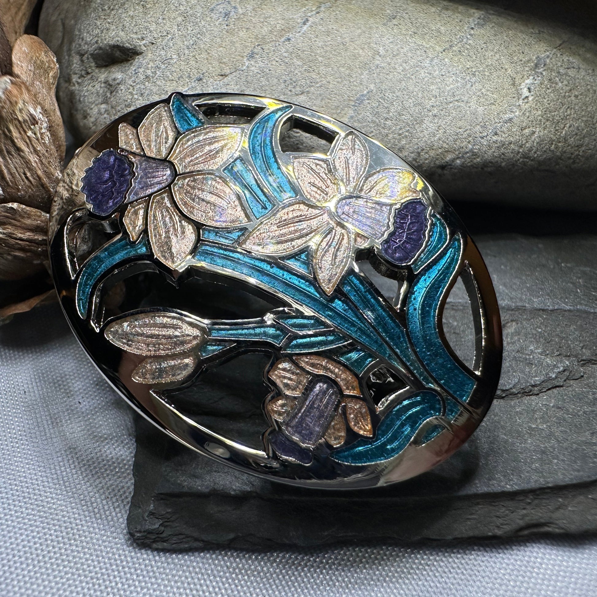 Daffodils of Wales Brooch — view 8