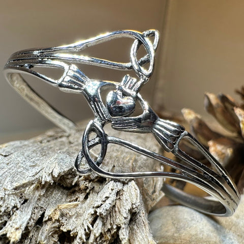 Load image into Gallery viewer, Ireland Claddagh Cuff Bracelet
