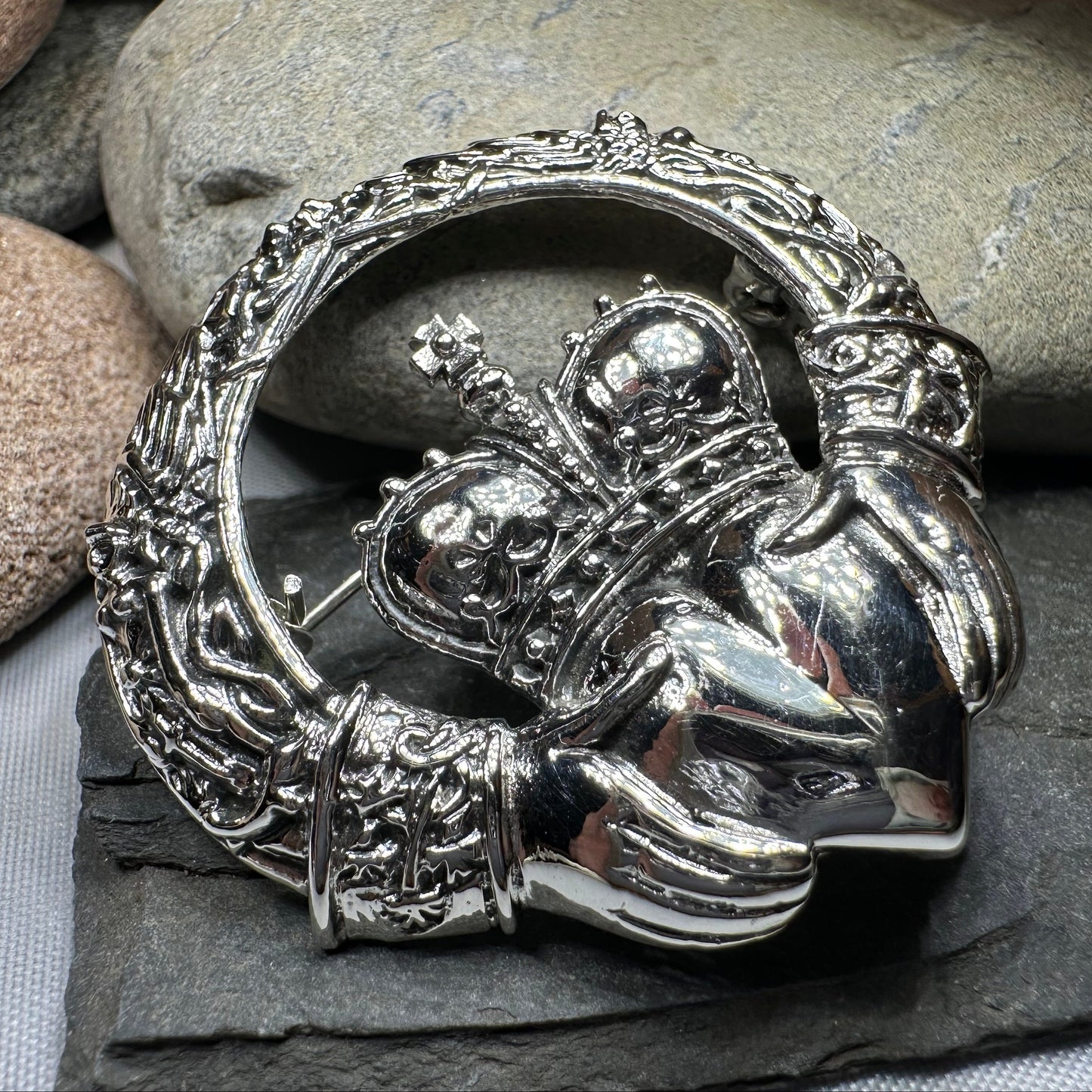 Victorian Irish Claddagh Brooch in Sterling Silver — view 7