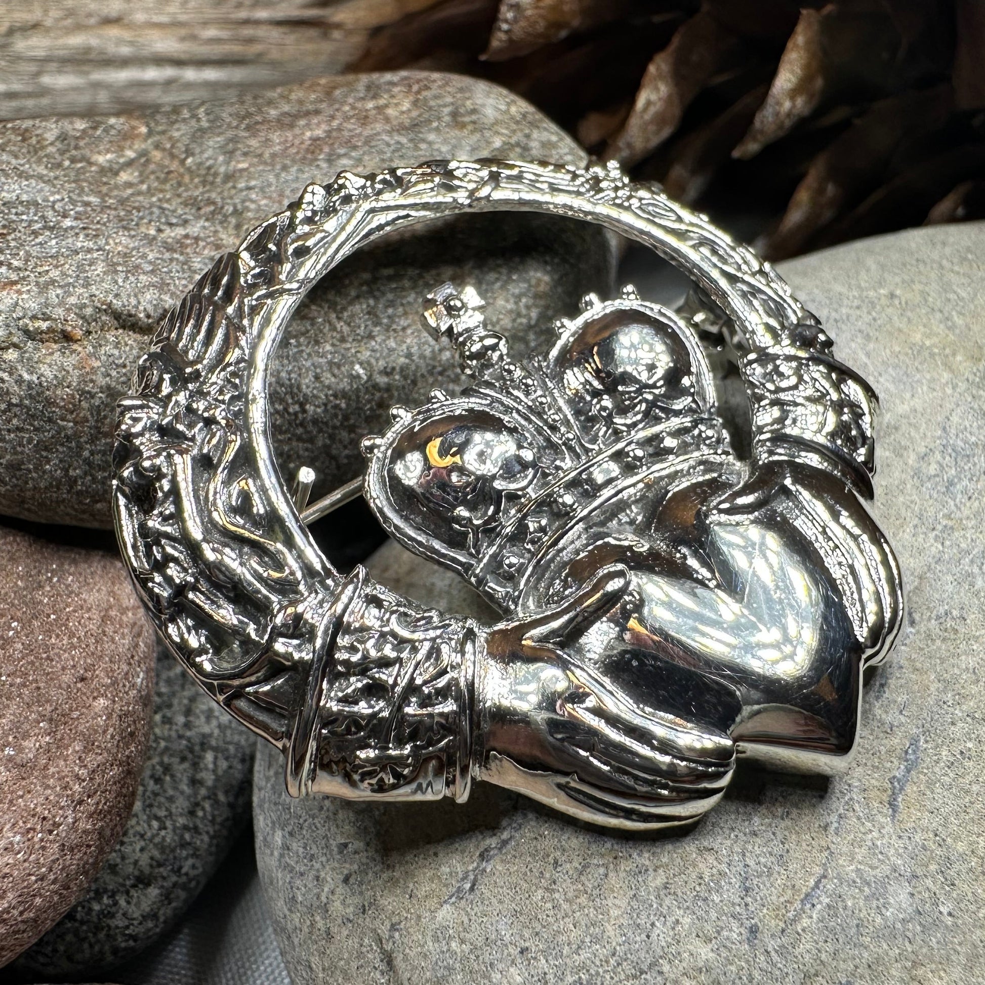 Victorian Irish Claddagh Brooch in Sterling Silver — view 9