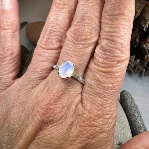 Load image into Gallery viewer, Emiliana Moonstone Promise Ring
