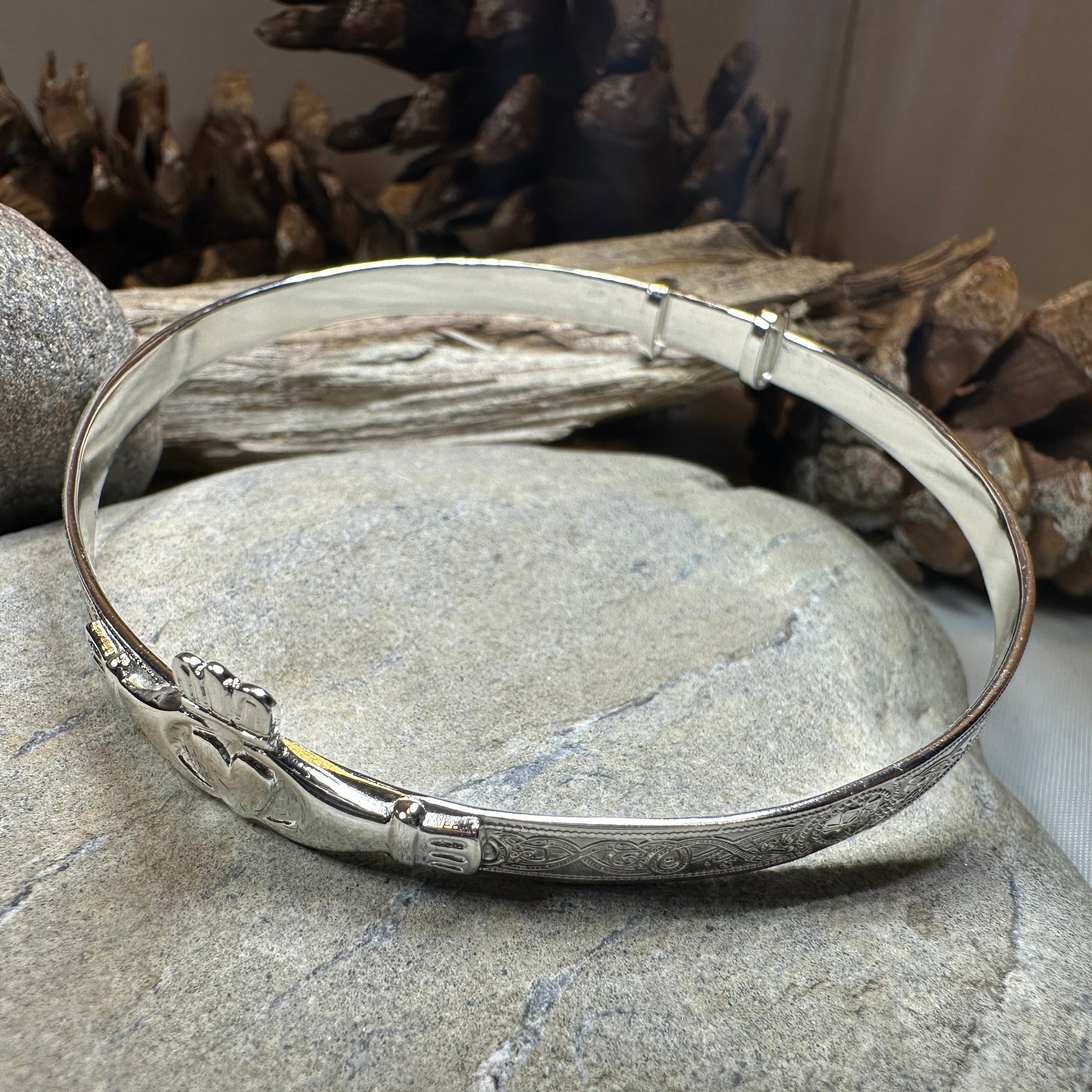 Old World Style Claddagh Bracelet — view 10