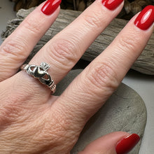 Load image into Gallery viewer, Vow Irish Claddagh Ring
