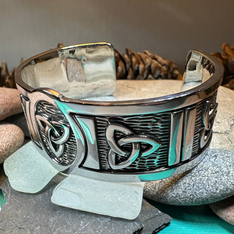 Load image into Gallery viewer, Trinity Knot Cuff Bracelet
