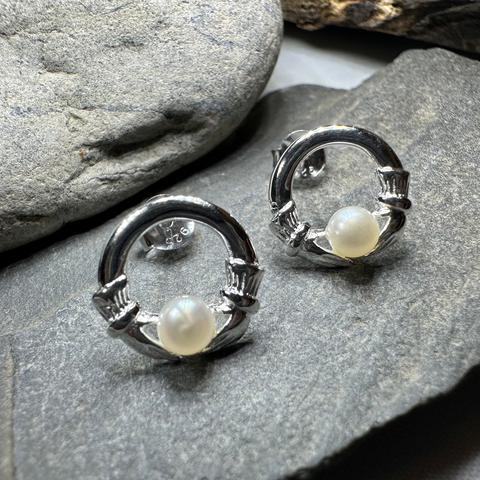 Load image into Gallery viewer, Straffan Claddagh Pearl Stud Earrings
