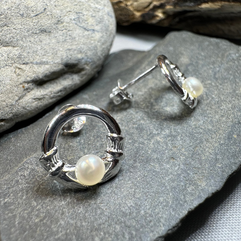 Load image into Gallery viewer, Straffan Claddagh Pearl Stud Earrings
