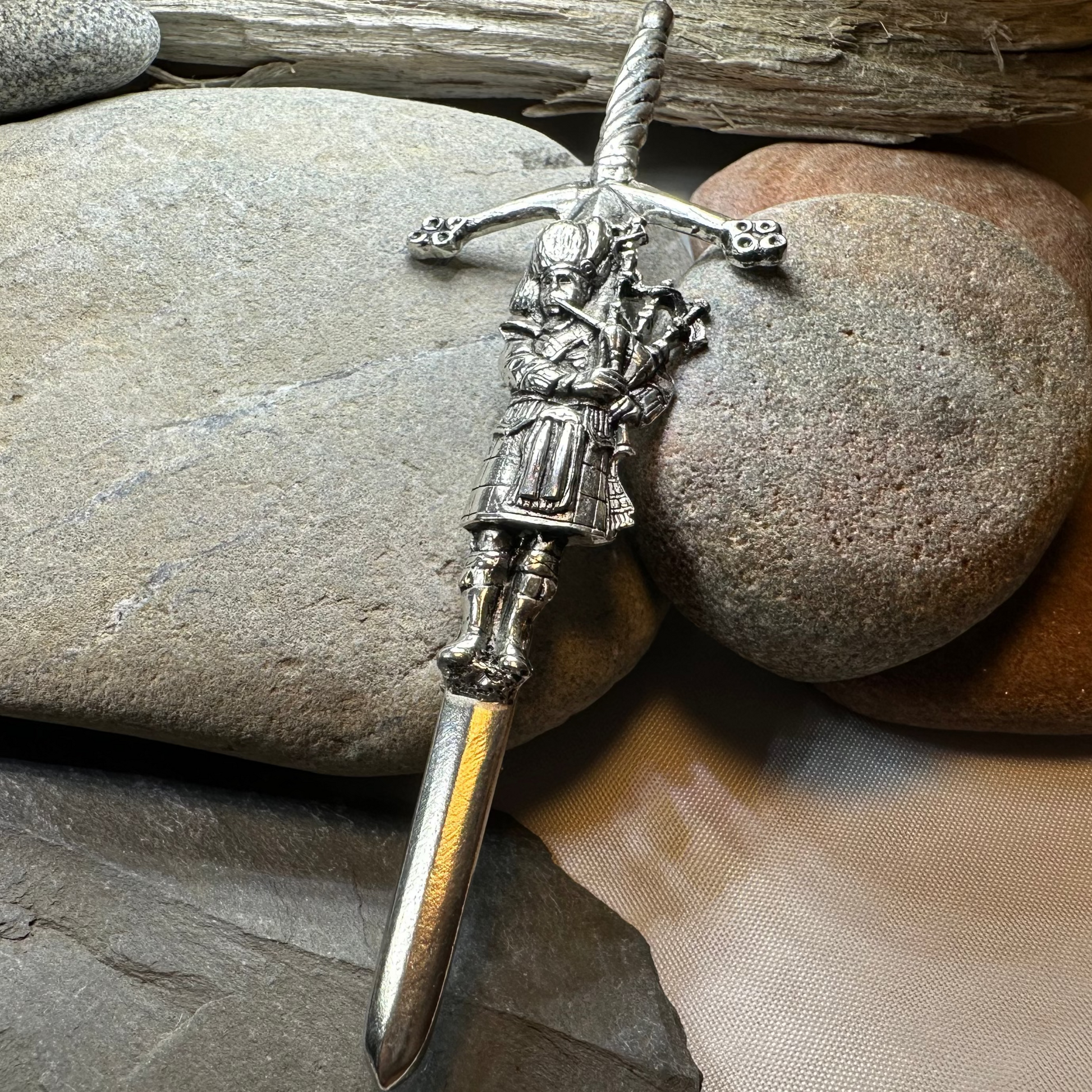 Highland Bagpiper Kilt Pin — view 11