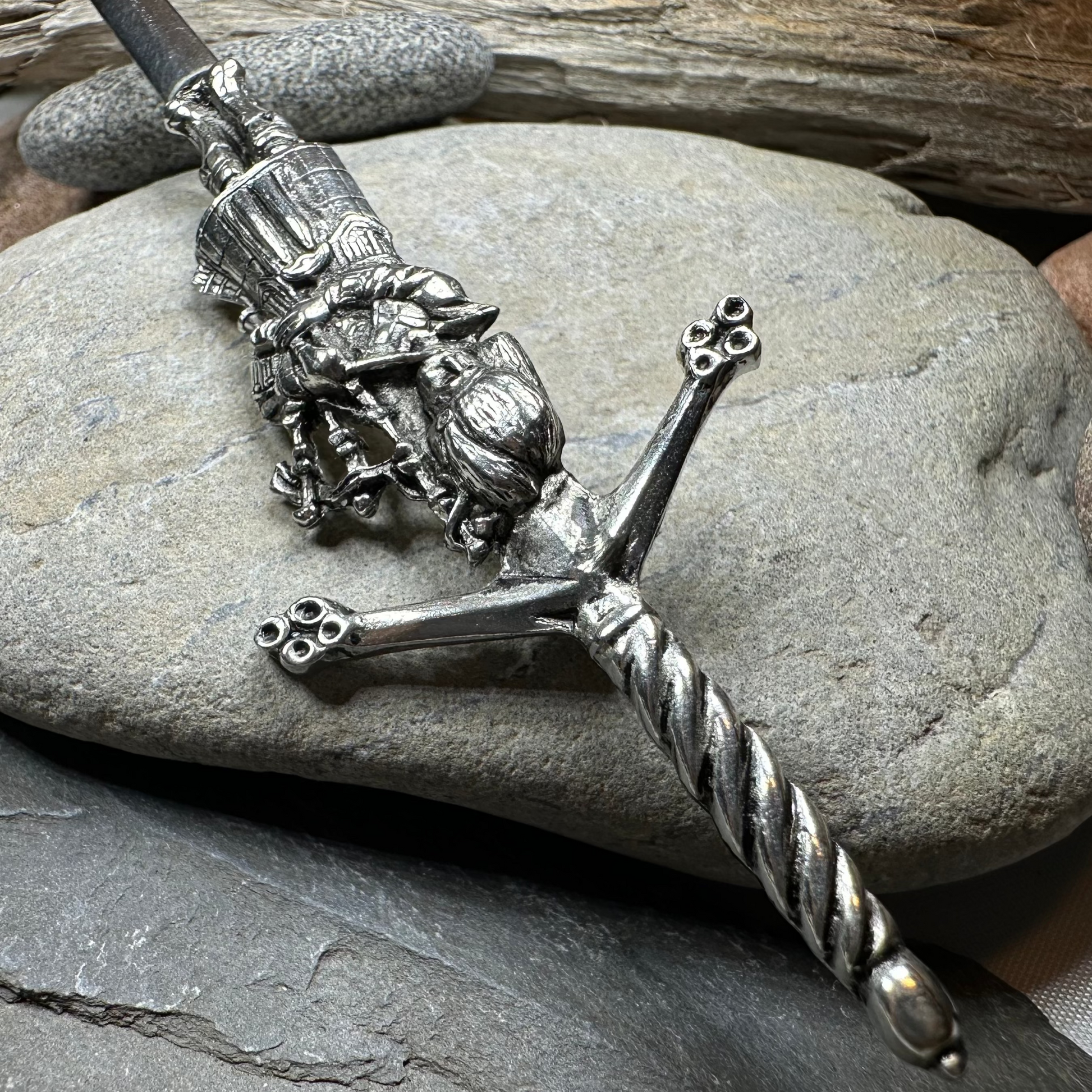 Highland Bagpiper Kilt Pin — view 10