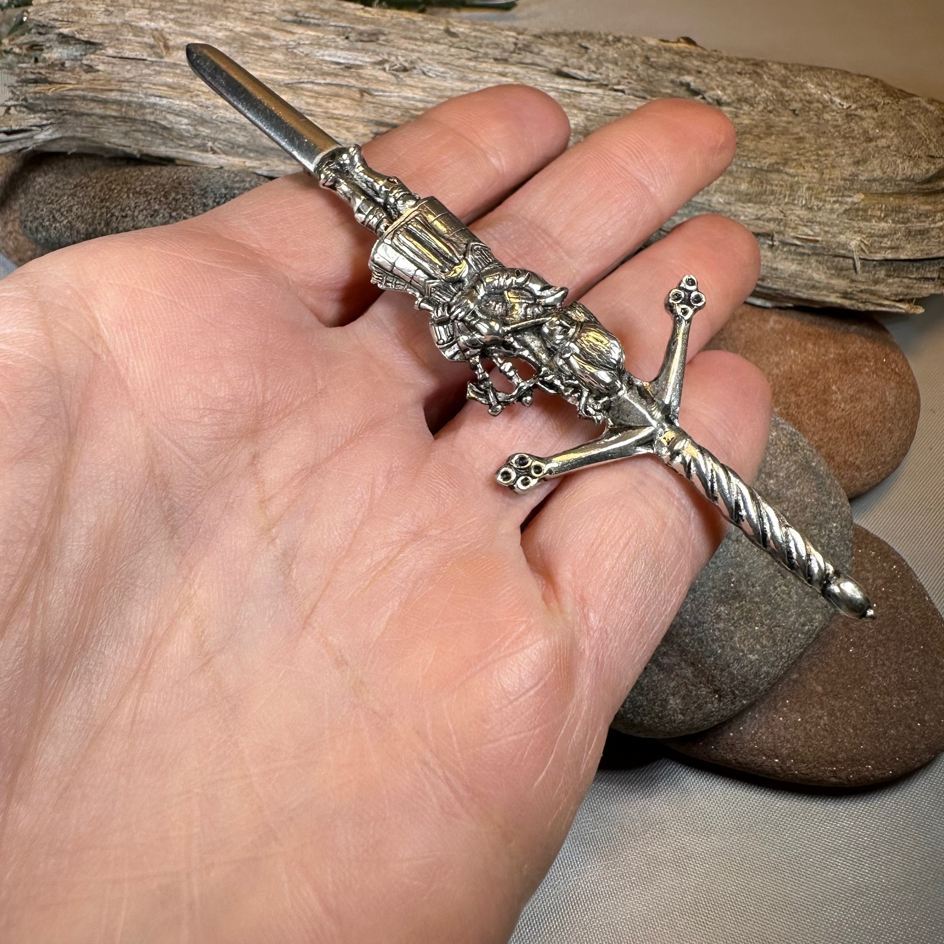 Highland Bagpiper Kilt Pin — view 4