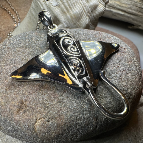 Load image into Gallery viewer, Manta Ray Necklace
