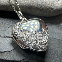 Load image into Gallery viewer, Rose Bouquet Locket Necklace
