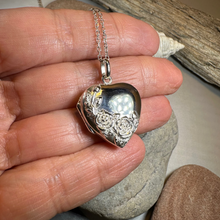 Load image into Gallery viewer, Rose Bouquet Locket Necklace
