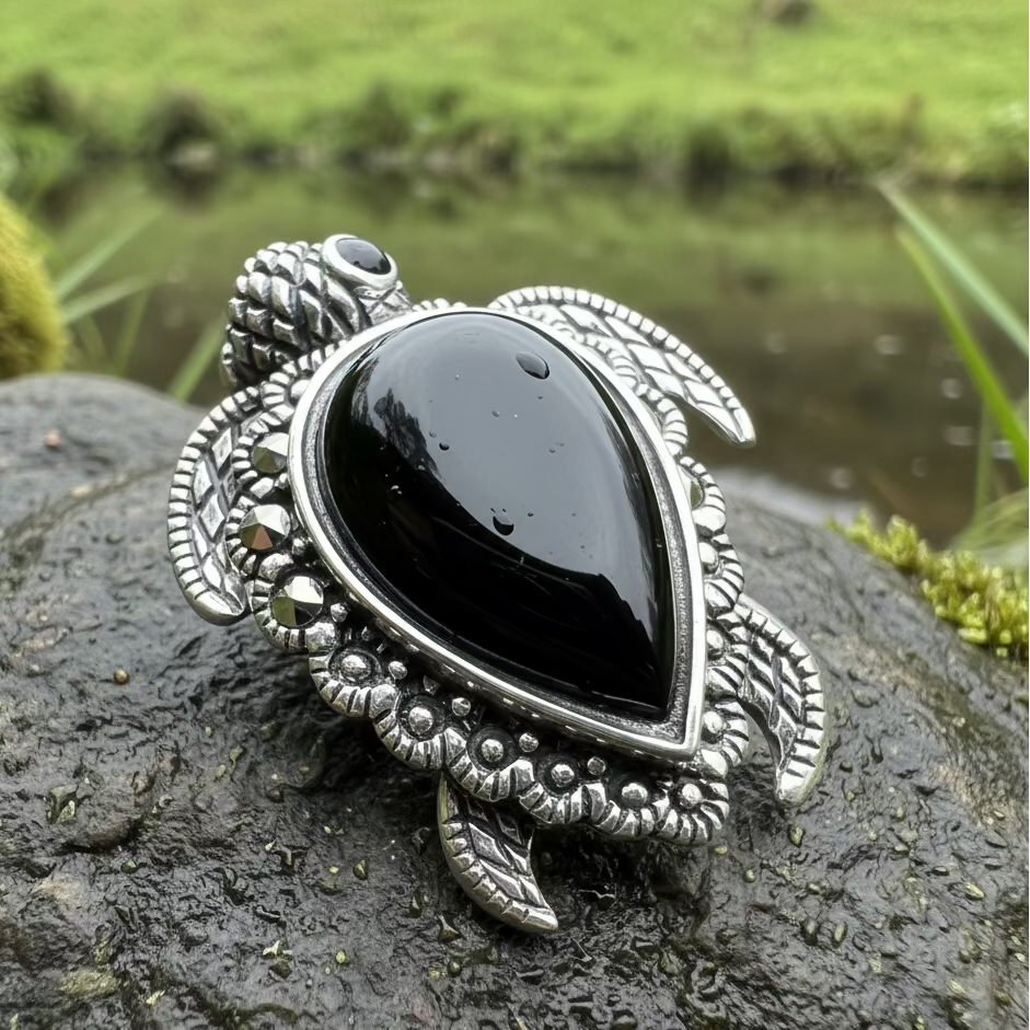 Aryn Onyx Turtle Brooch in Sterling Silver