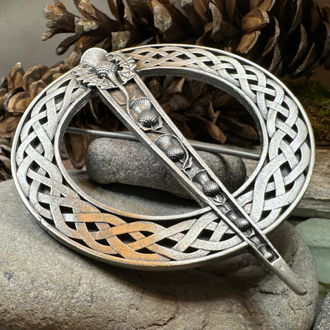 Load image into Gallery viewer, Strathclyde Thistle Tartan Pin - Handmade in Scotland
