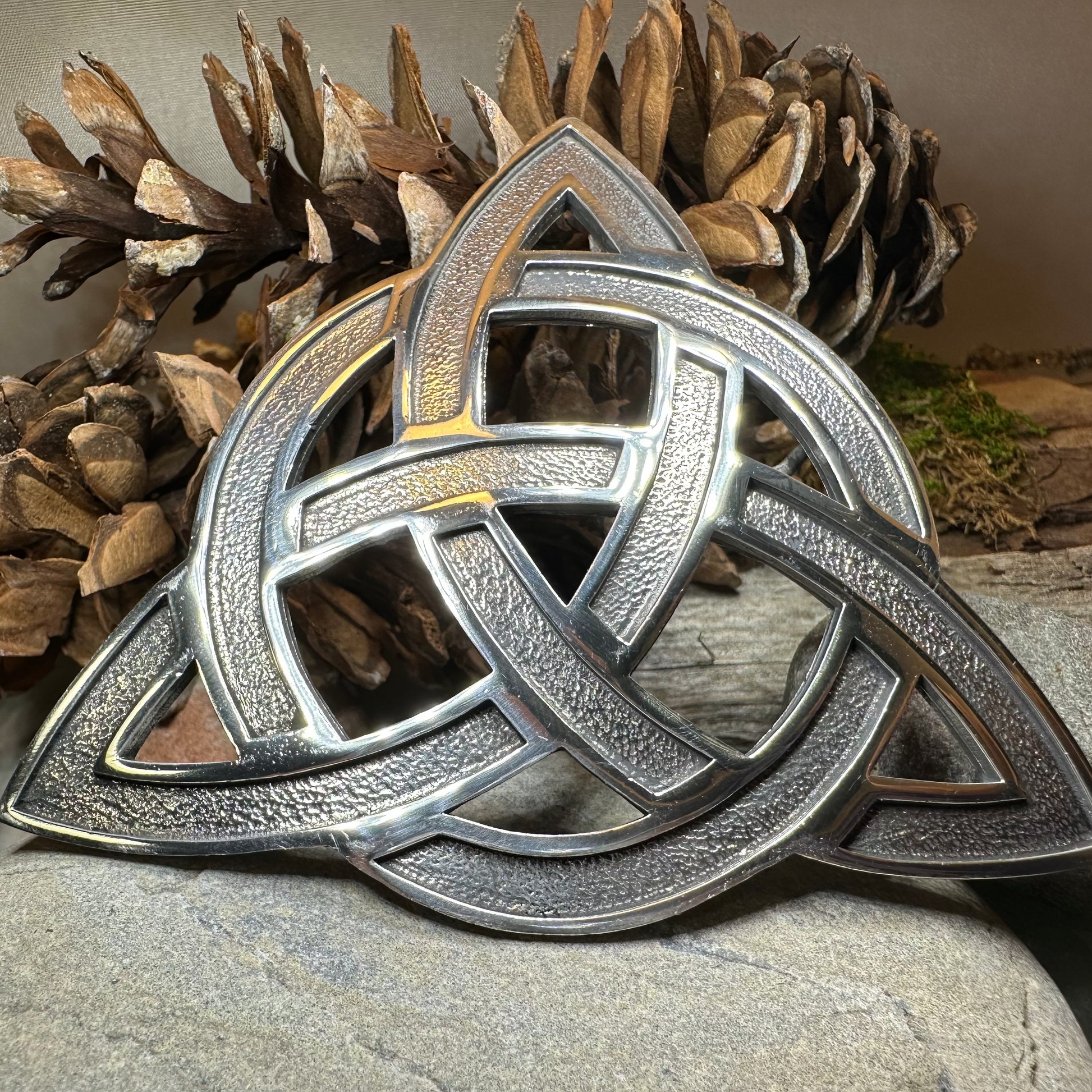 Large Celtic Triquetra Tartan Pin - Handmade in Scotland — view 6