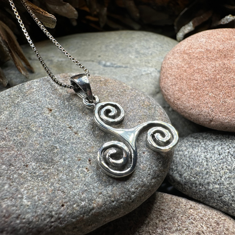 Load image into Gallery viewer, Arwyn Celtic Spiral Necklace
