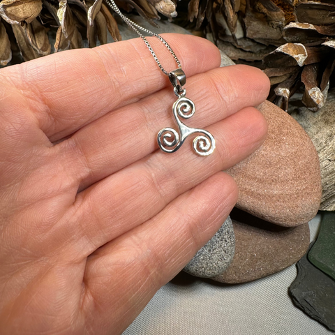 Load image into Gallery viewer, Arwyn Celtic Spiral Necklace
