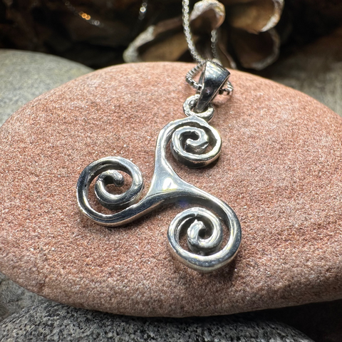 Load image into Gallery viewer, Arwyn Celtic Spiral Necklace
