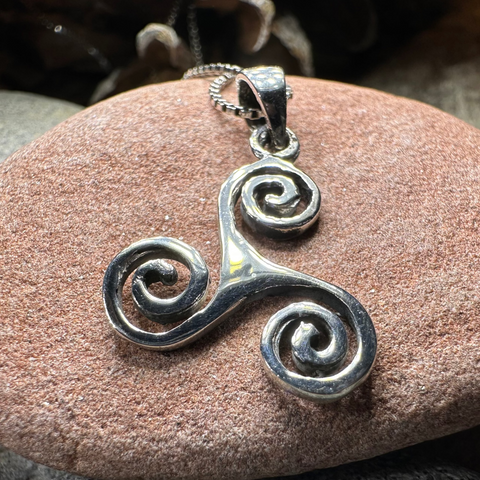 Load image into Gallery viewer, Arwyn Celtic Spiral Necklace
