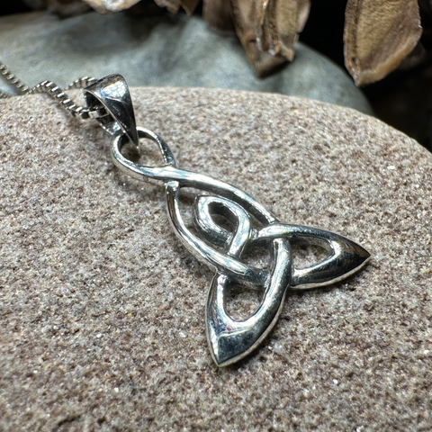 Load image into Gallery viewer, Mother's Knot Necklace
