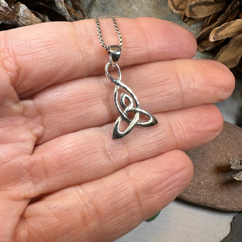 Load image into Gallery viewer, Mother's Knot Necklace
