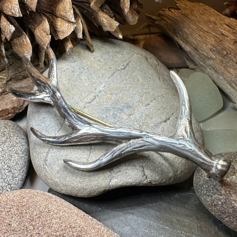 Load image into Gallery viewer, Damh Antler Kilt Pin - Handmade in Scotland
