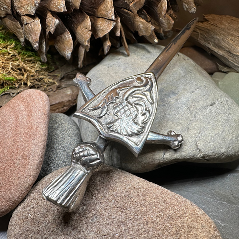 Alban Thistle Shield Kilt Pin - Handmade in Scotland – Celtic