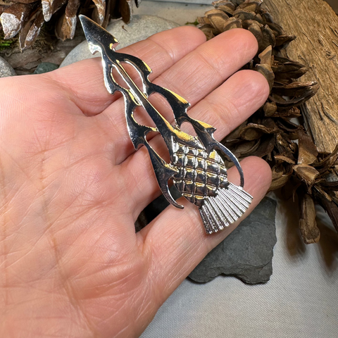 Load image into Gallery viewer, Classic Scottish Thistle Kilt Pin
