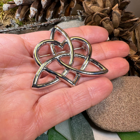 Load image into Gallery viewer, Celtic Love Knot Brooch
